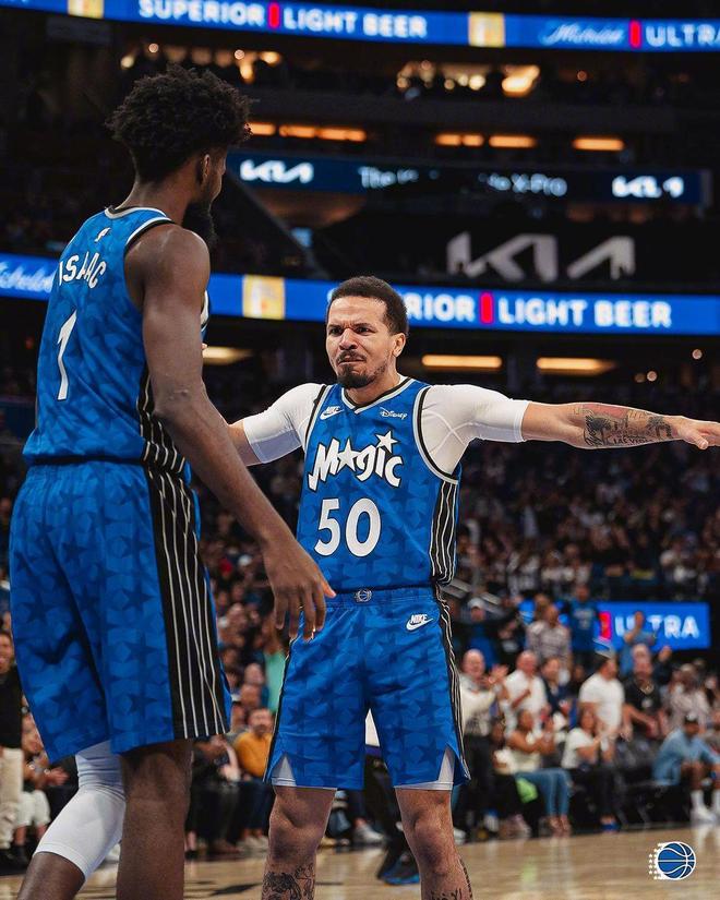 九游在线玩游戏-字母哥在密尔沃基的人气