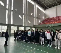 九游在线玩游戏-篮球联赛出现裁判失误,球队要求重新比赛怎么办